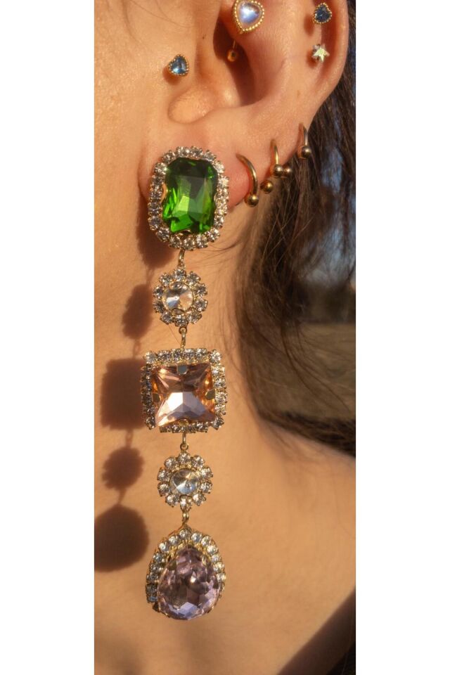 Renkli Kristal Baget ve Zümrüt Damla Taşlı Su Yolu Çerçeve Maksi Boy Küpe