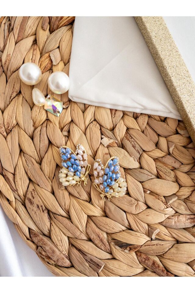 Parlak Boncuk İşlemeli Su Yolu Çerçeve Gold Kelebek Küpe