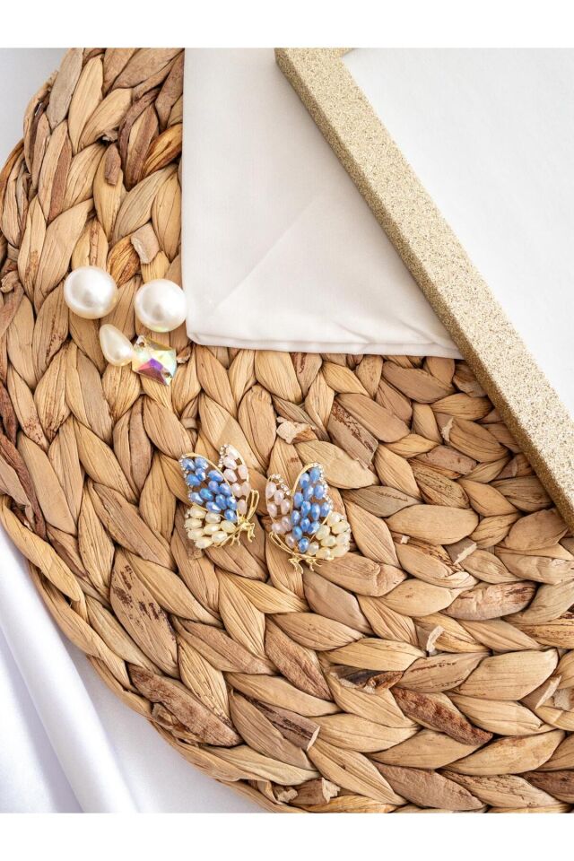 Parlak Boncuk İşlemeli Su Yolu Çerçeve Gold Kelebek Küpe