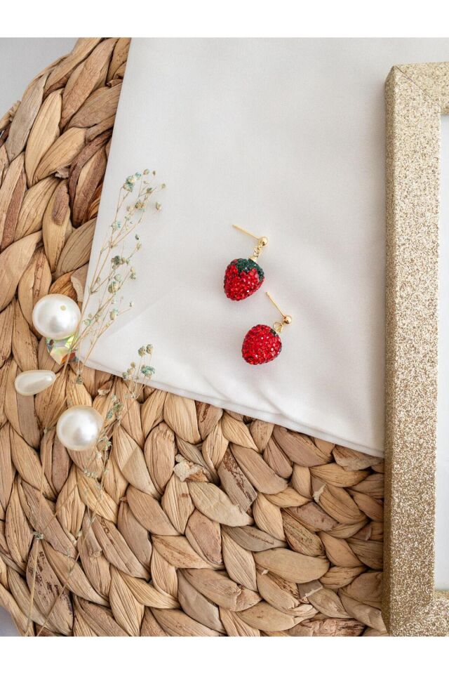 Kristal Taşlı Çilek Küpe