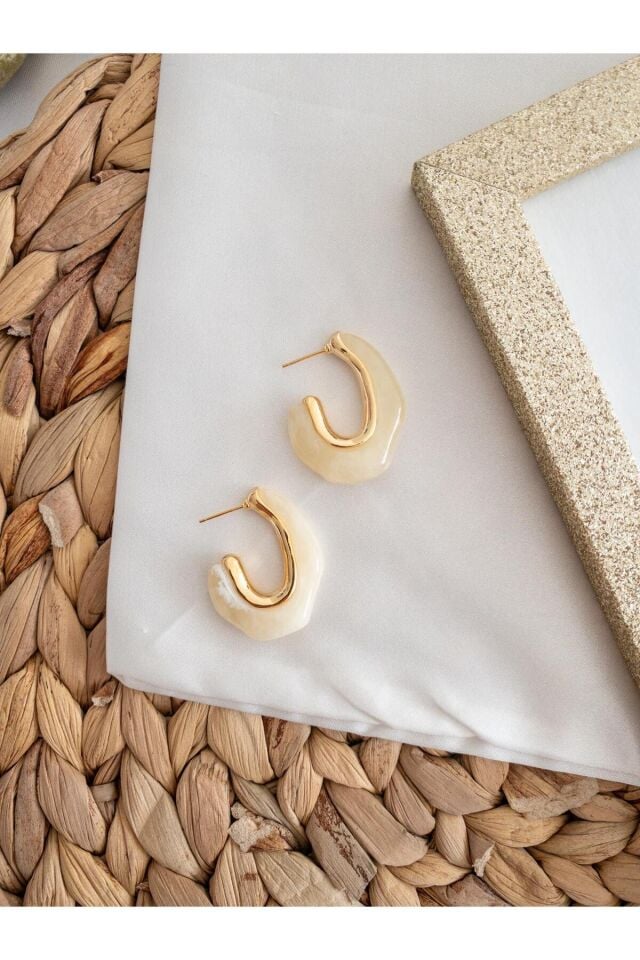 Krem Üzeri Sedef Detaylı Gold Reçine Küpe