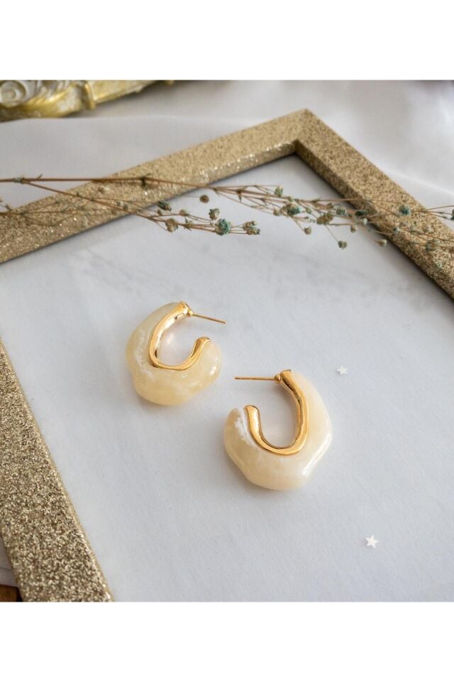 Krem Üzeri Sedef Detaylı Gold Reçine Küpe