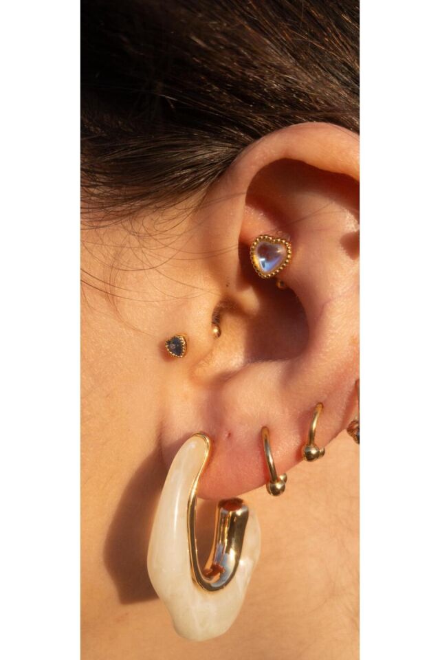 Krem Üzeri Sedef Detaylı Gold Reçine Küpe