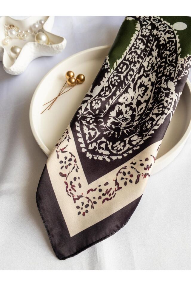BeuBella Puantiyeli Paisley Desenli Saten Fular – 55x55 cm – Boyun, Saç, Çanta Aksesuarı