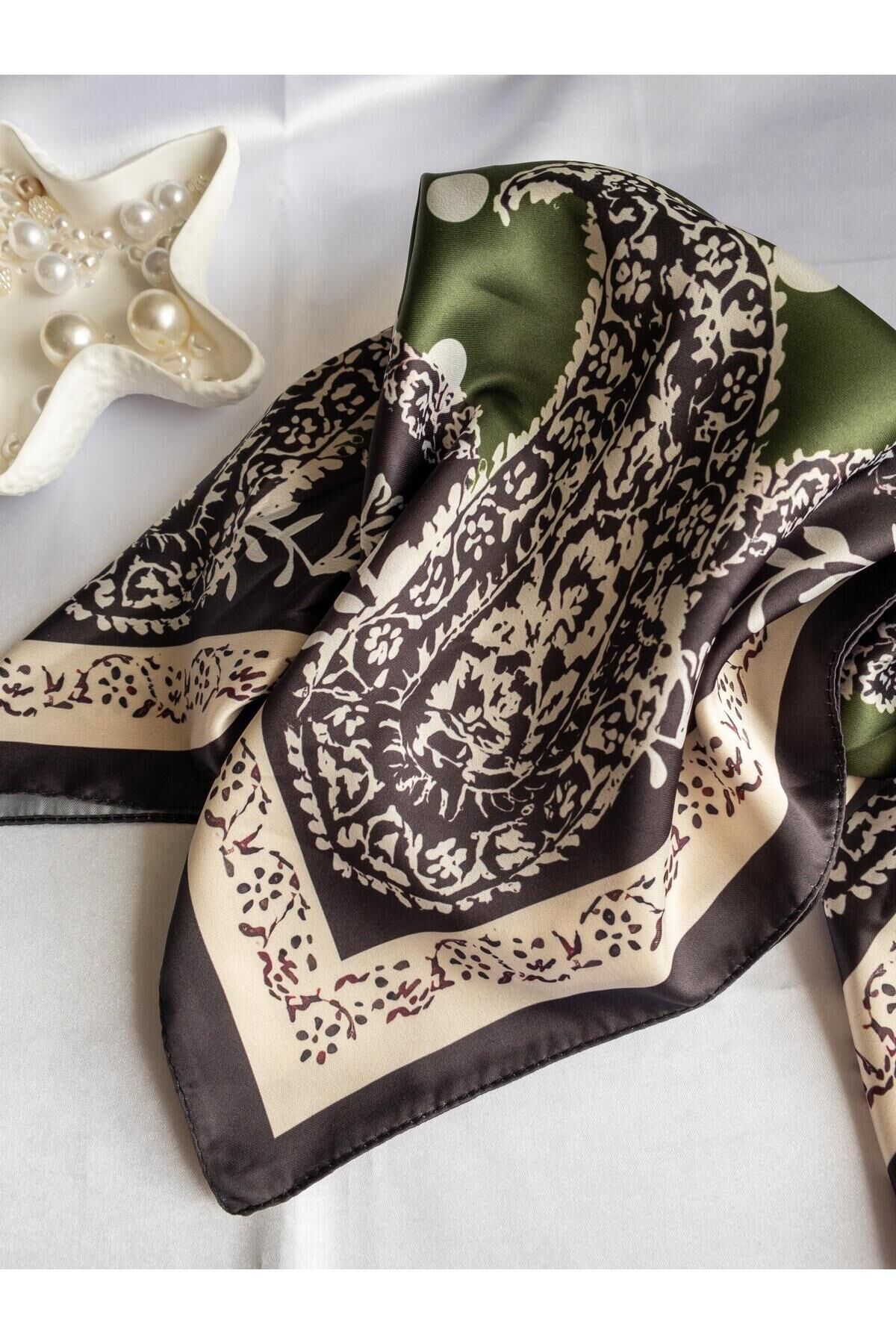 BeuBella Puantiyeli Paisley Desenli Saten Fular – 55x55 cm – Boyun, Saç, Çanta Aksesuarı