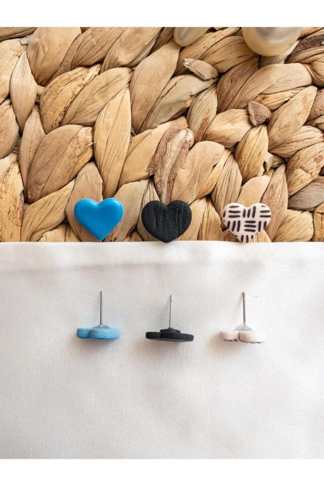 Özel Tasarım Siyah Parlak Mavi Ekose Polimer Kil Mini Kalp Küpe Seti