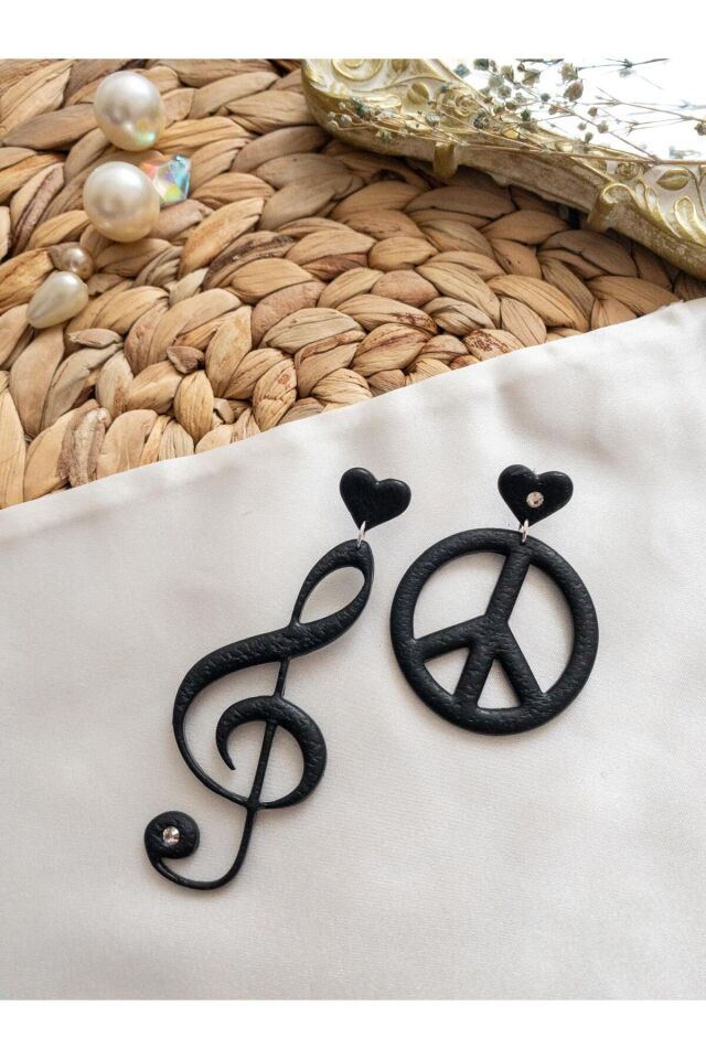 Özel Tasarım Siyah Polimer Kil Sol Anahtarı ve Barış İşaretli Küpe