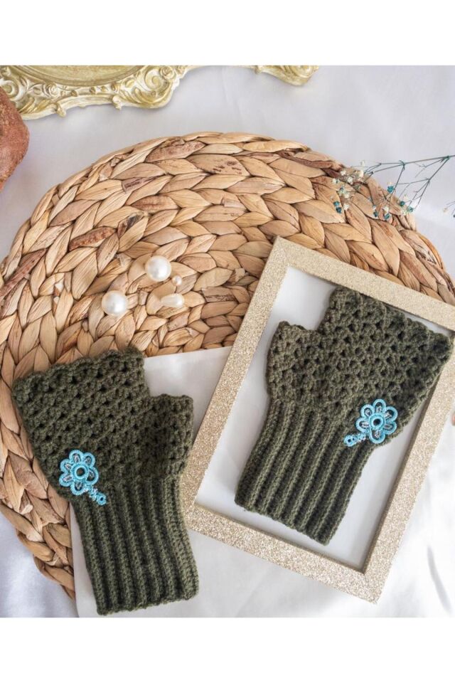 Özel Tasarım Boncuk Detay Mavi Çiçek Motifli Koyu Yeşil Eldiven