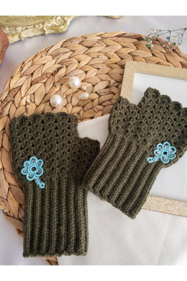 Özel Tasarım Boncuk Detay Mavi Çiçek Motifli Koyu Yeşil Eldiven