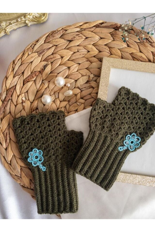 Özel Tasarım Boncuk Detay Mavi Çiçek Motifli Koyu Yeşil Eldiven