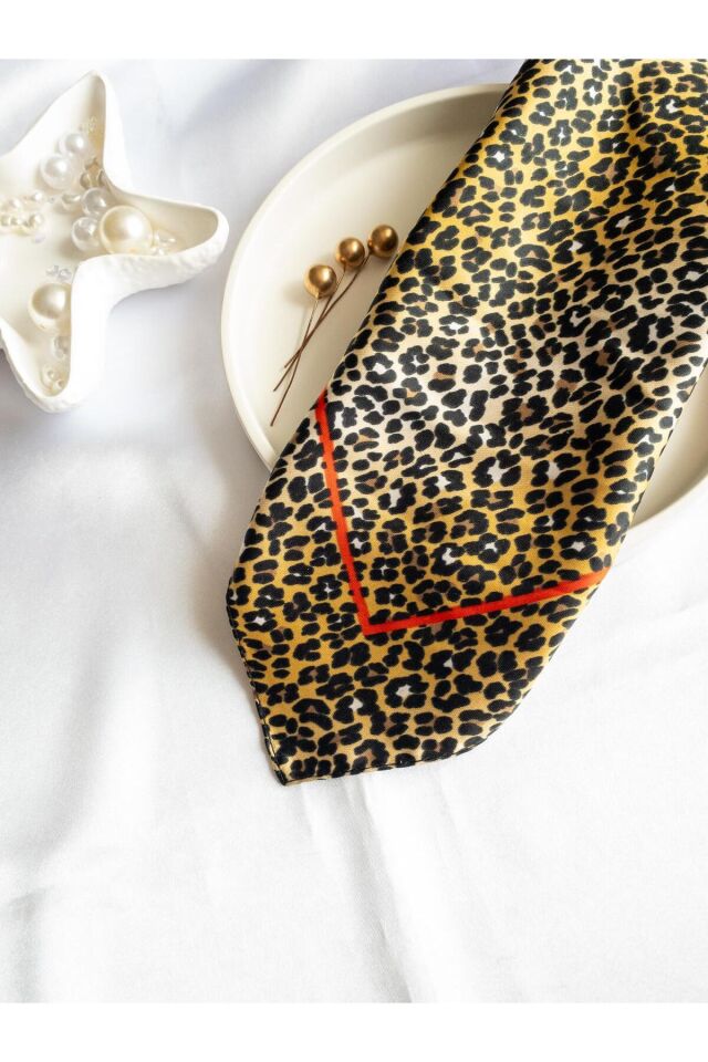 BeuBella Leopar Desenli Saten Fular – 55x55 cm – Boyun, Saç, Çanta Aksesuarı & Stil Dokunuşu