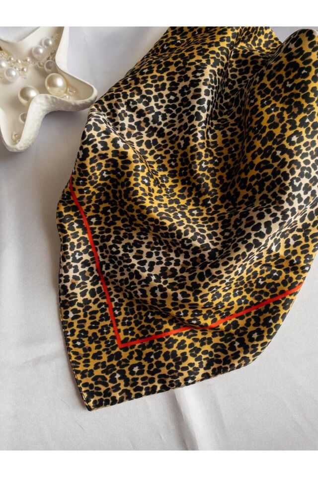 BeuBella Leopar Desenli Saten Fular – 55x55 cm – Boyun, Saç, Çanta Aksesuarı & Stil Dokunuşu