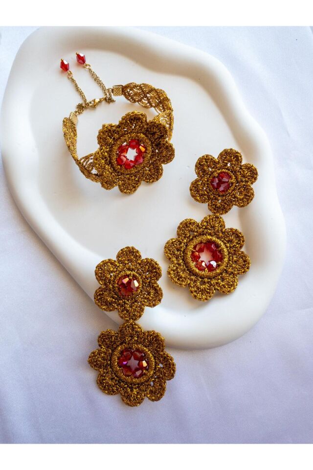 BeuBella Gold Çiçek Takı Seti – El Yapımı Küpe ve Bileklik – Kristal Cam Boncuk – Çelik Altın