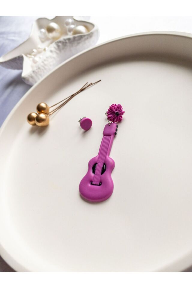 Özel Tasarım Polimer Kil Mor Çiçek Detay Gitar Küpe Mor
