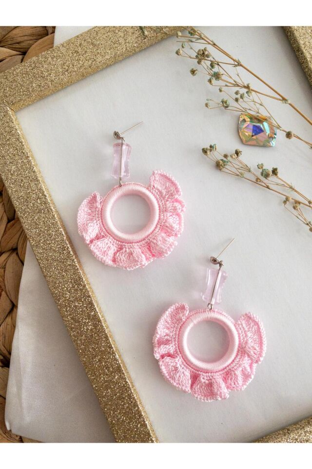 Özel Tasarım Boncuk Detay Pembe Fırfır Motif Küpe Pembe